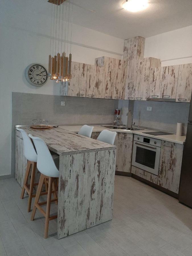 Gala Apartment Nea Poteidaia Buitenkant foto